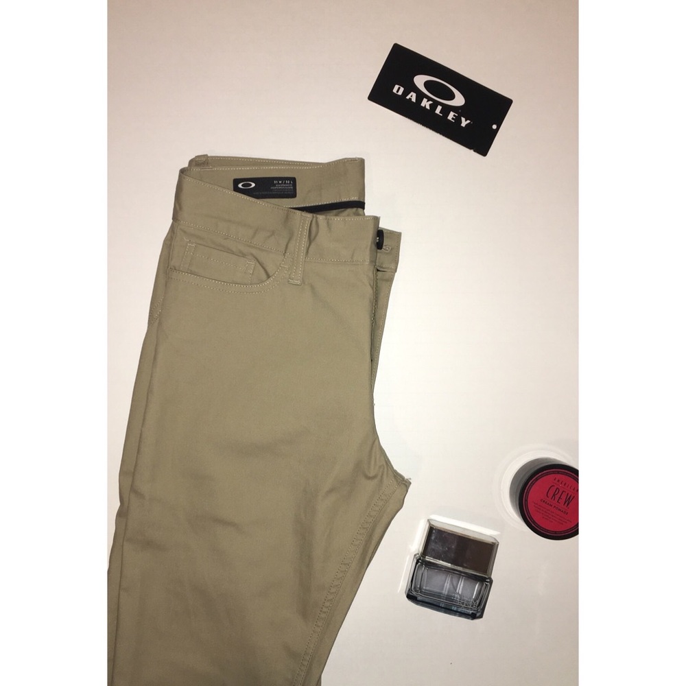NWT Oakley Slim Straight Fit Khakis 31x32